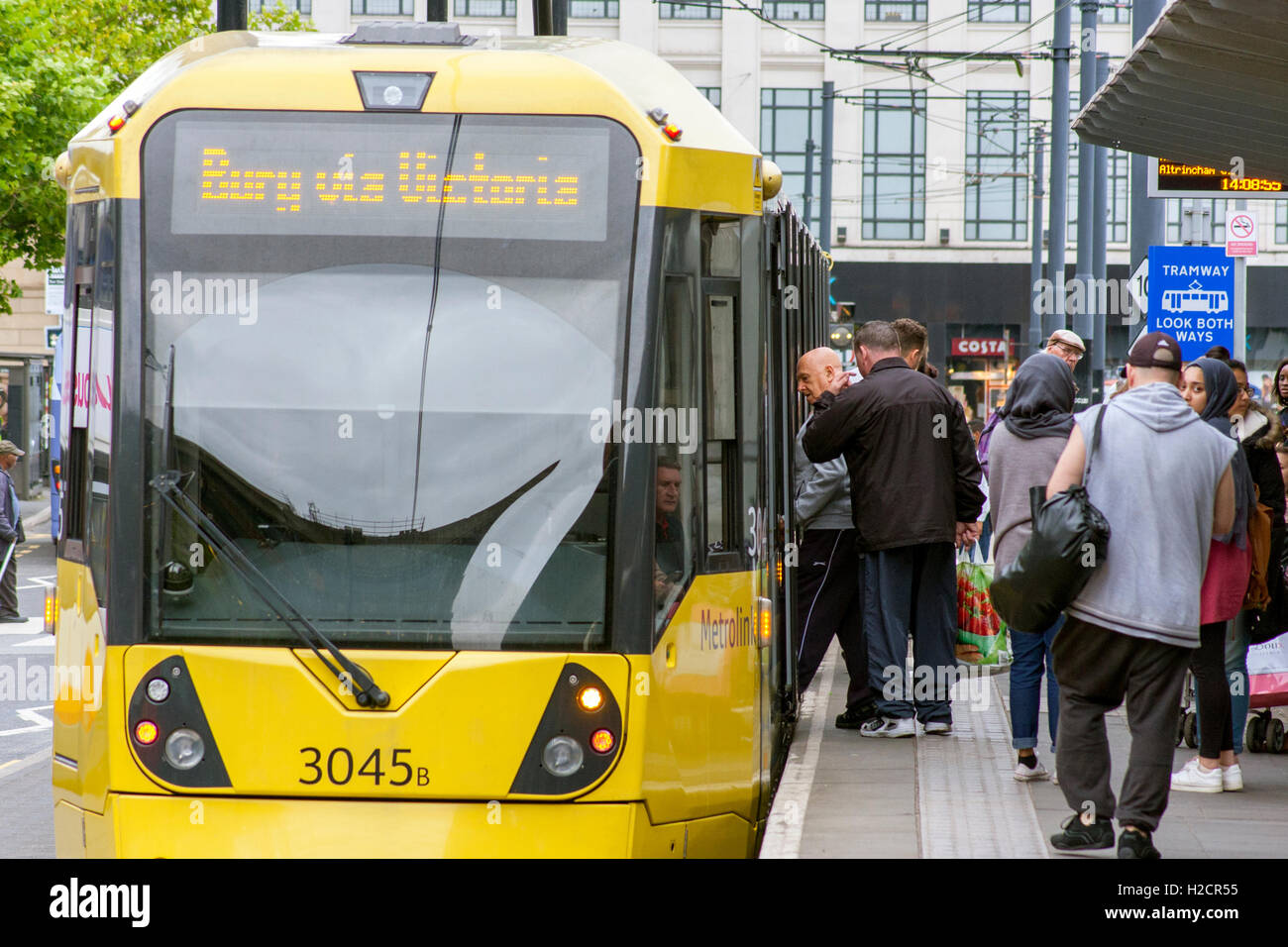 Tram in Station Piccadilly Manchester Stock Photo Alamy