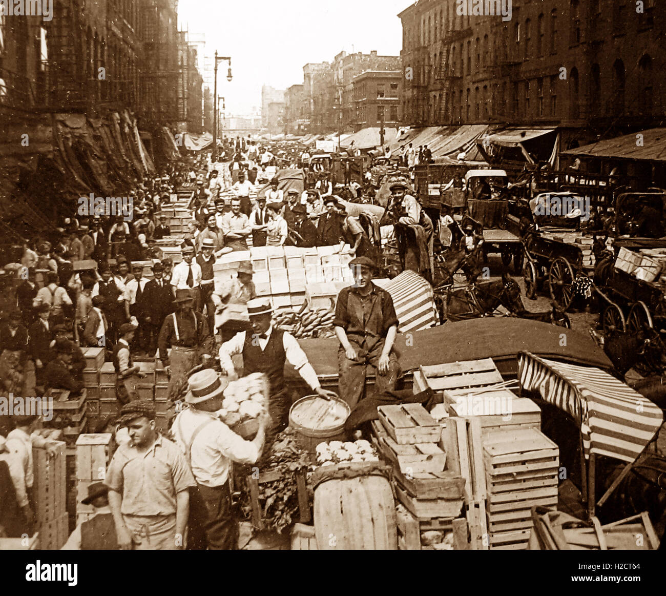 Wholesale Produce Market, Chicago, USA - early 1900s Stock Photo