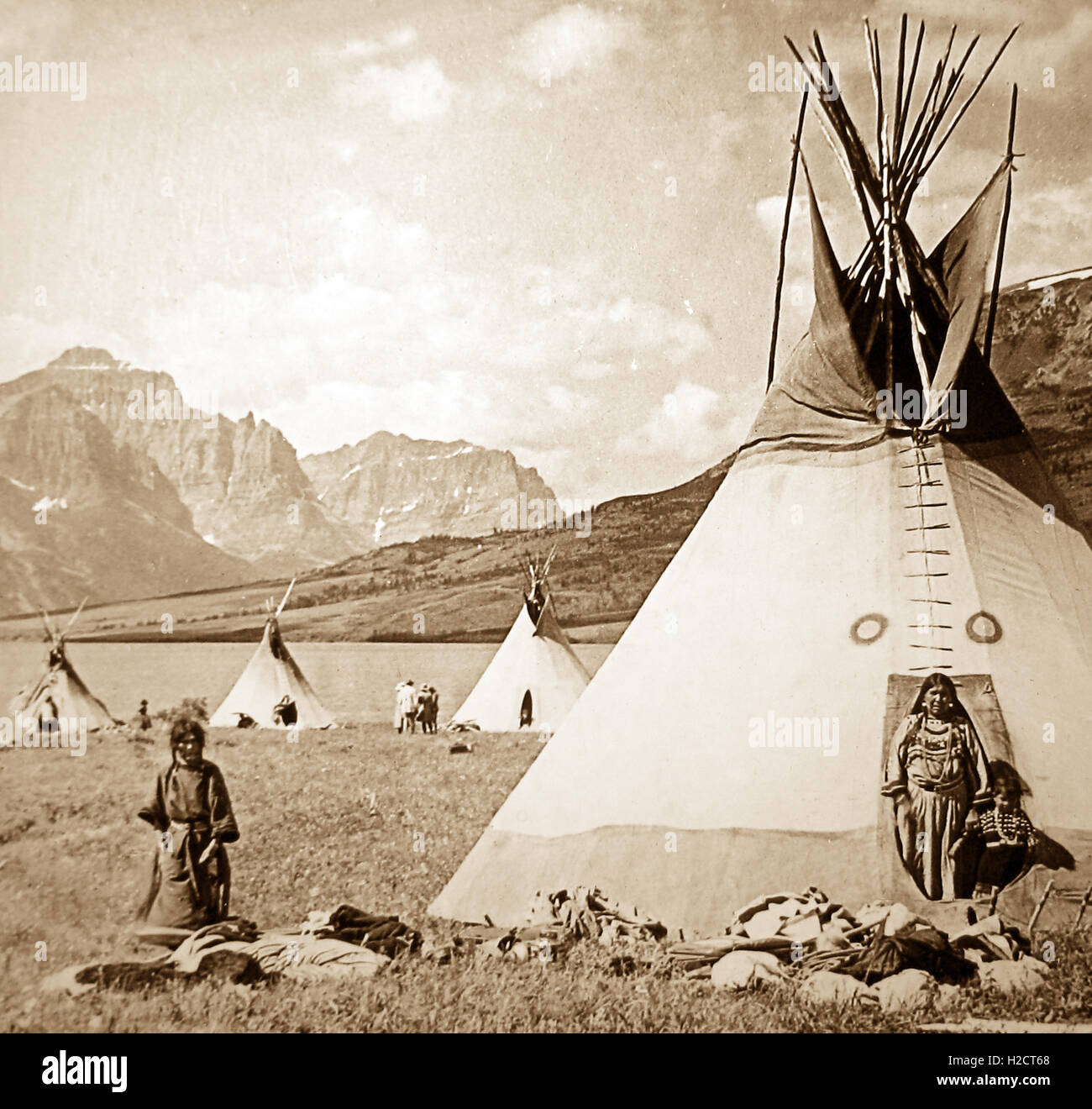 Blackfeet Indians, Glacier National Park, Montana, USA early 1900s