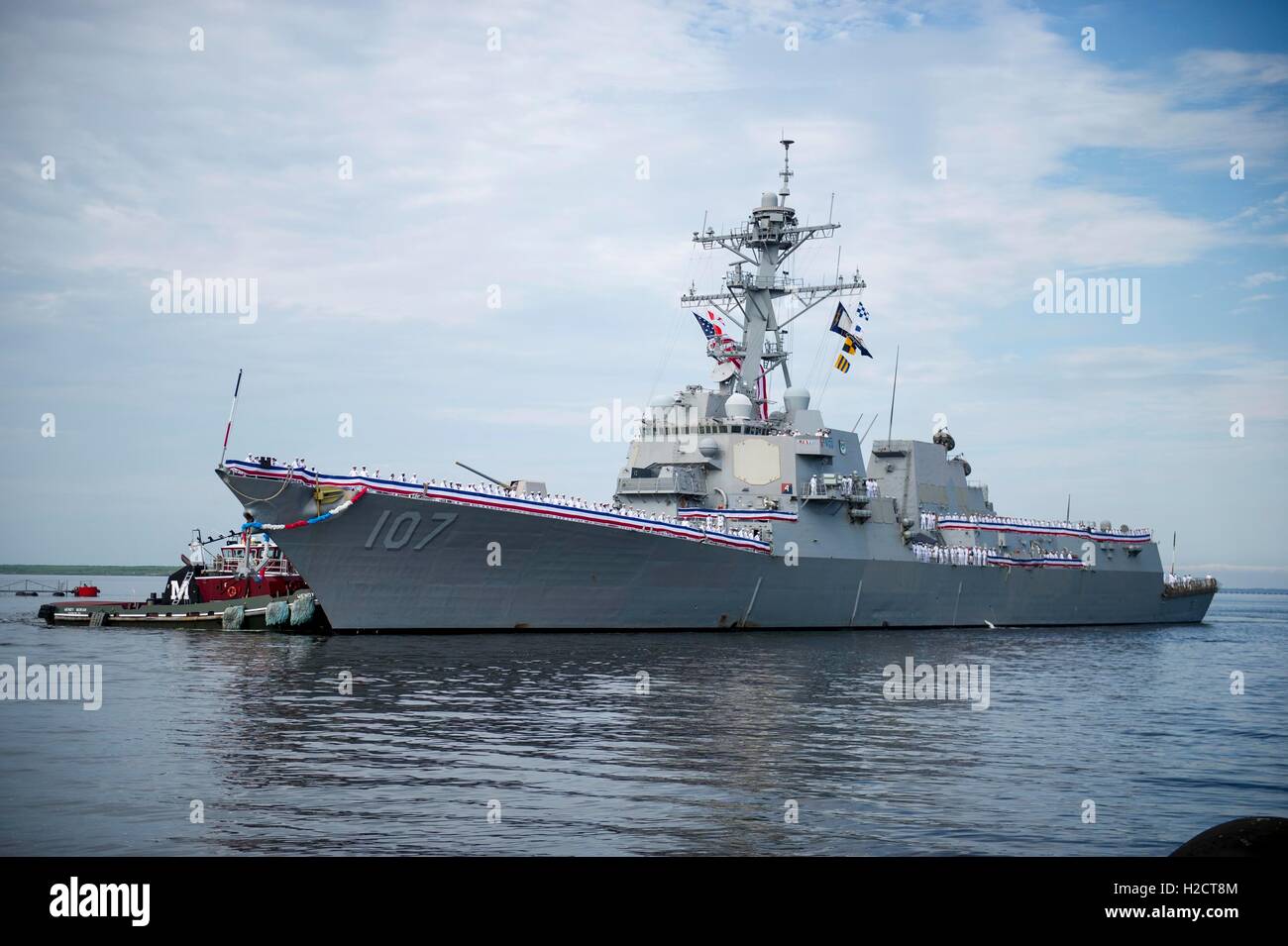 An American flag homeward bound pennant is flown along the outer deck of the USN Arleigh Burke-class guided-missile destroyer USS Gravely as it arrives at Naval Station Norfolk July 13, 2016 in Norfolk, Virginia. Stock Photo