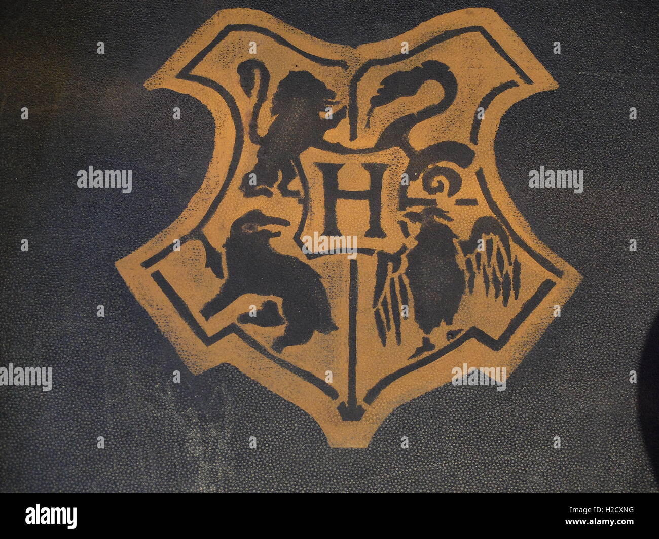 The Making Of Harry Potter Warner Bros Studio Tour London Hogwarts Crest Stock Photo Alamy The Making Of Harry Potter Warner Bros Studio Tour London Hogwarts Crest Stock Photo Alamy