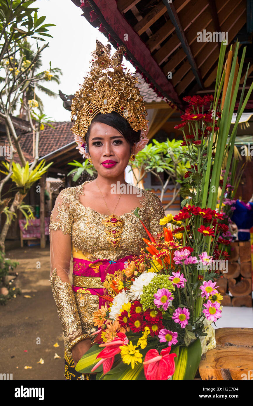 Indonesia, Bali, Payangan, Susut, weddings, Balinese bride in village house  compound Stock Photo - Alamy