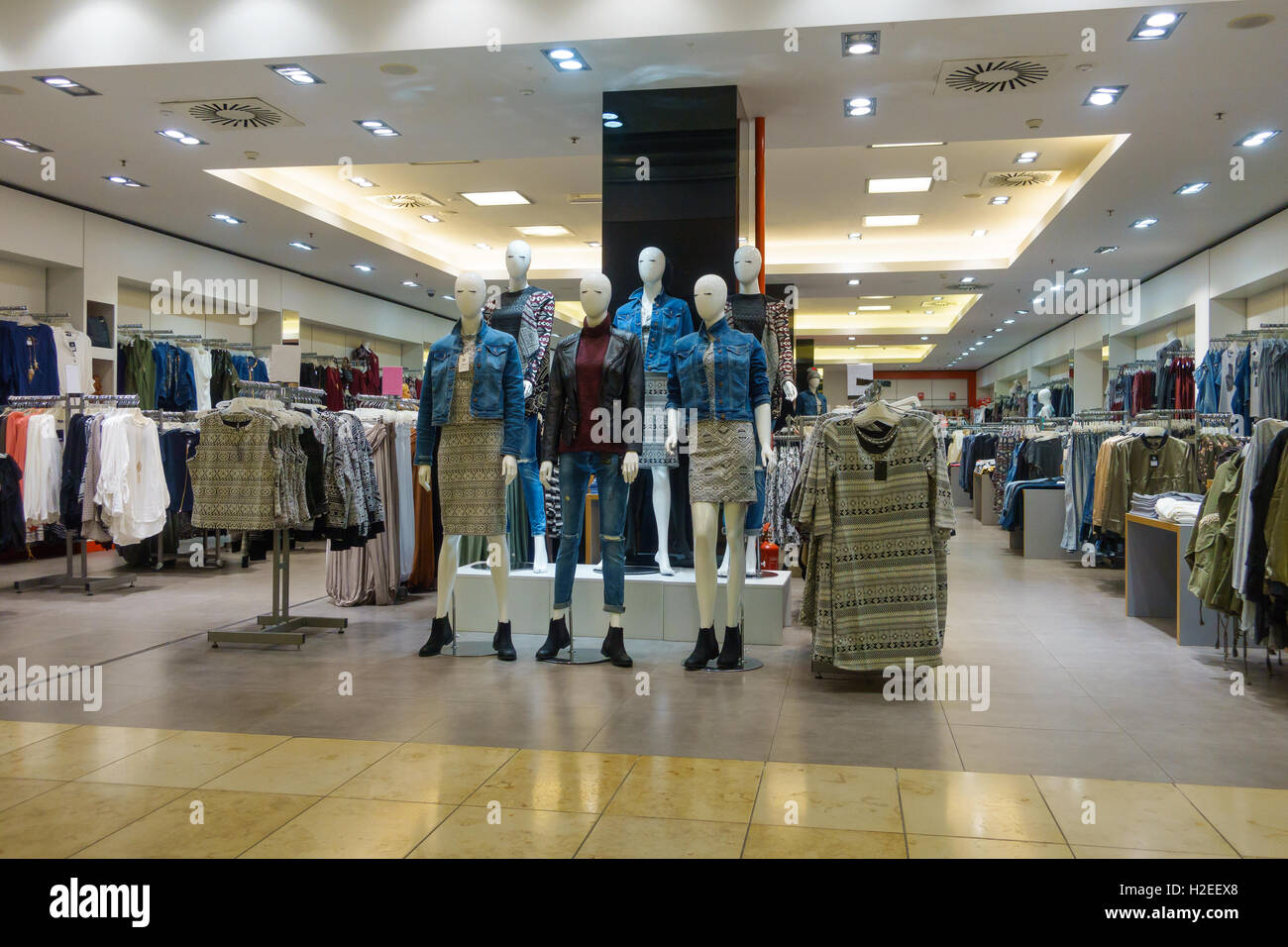 Clothing store interior design hi-res stock photography and images - Alamy