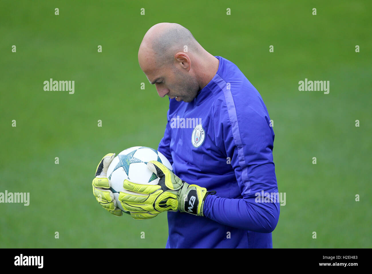 Manchester City goalkeeper Willy Caballero during a training session at the City Football Academy, London. Stock Photo