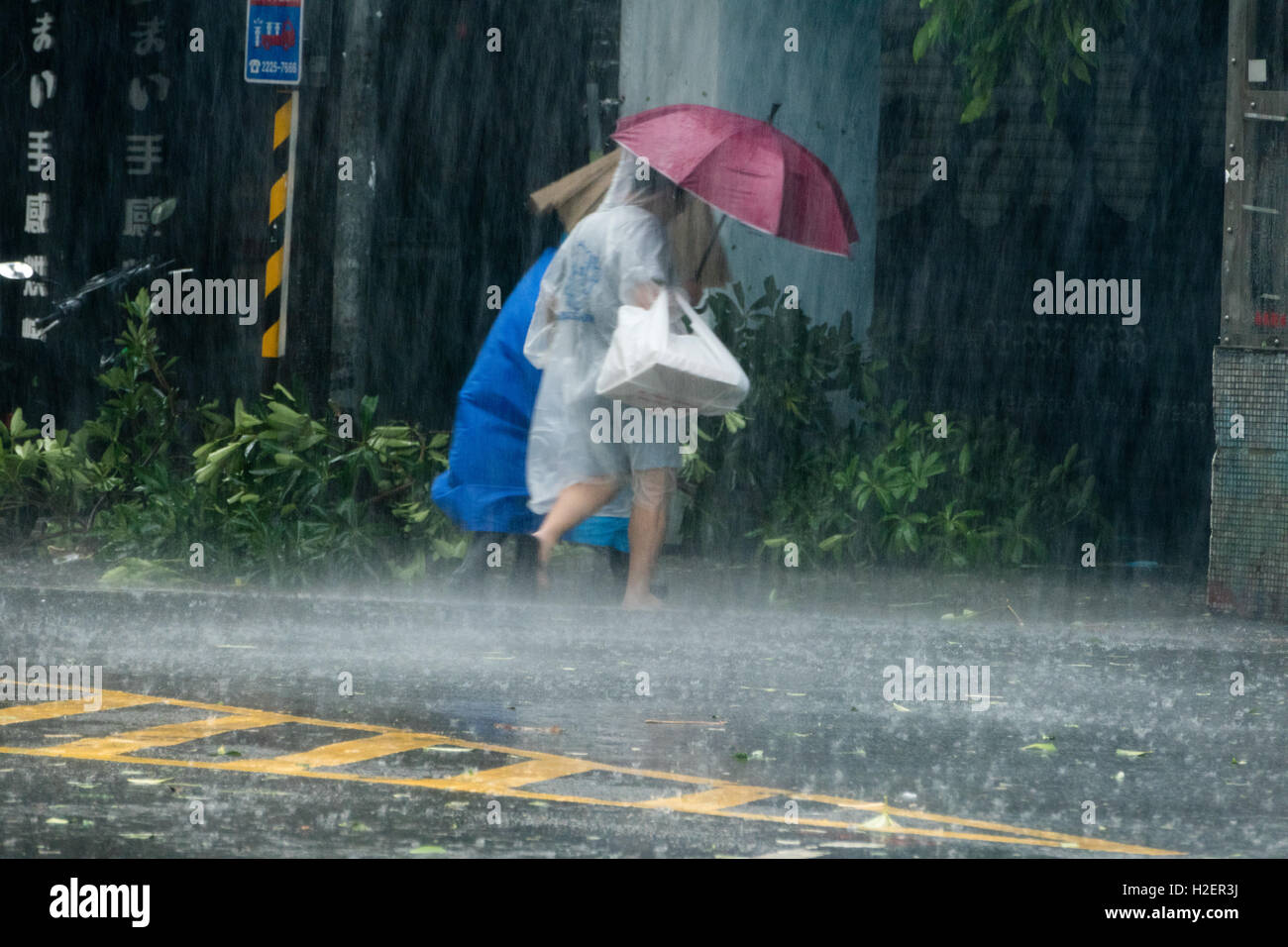 New Taipei City, Taiwan. 27th September, 2016. Pedestrians struggling to cross street during Typhoon Megi Credit:  Images By Kenny/Alamy Live News Stock Photo