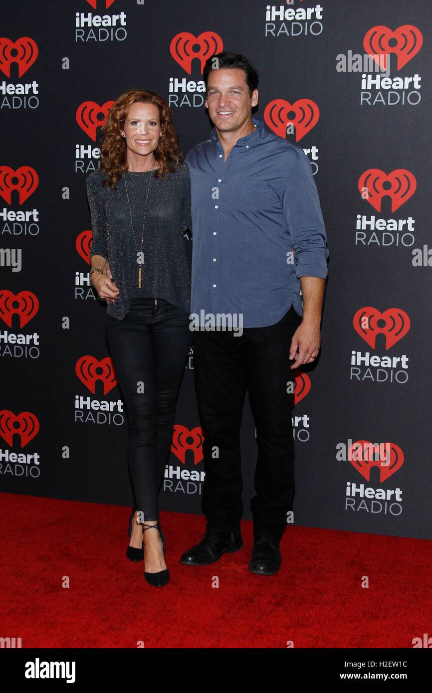 Las Vegas, NV, USA. 24th Sep, 2016. Robyn Lively, Bart Johnson at arrivals for 2016 iHeartRadio Music Festival - SAT 4, T-Mobile Arena, Las Vegas, NV September 24, 2016. © James Atoa/Everett Collection/Alamy Live News Stock Photo