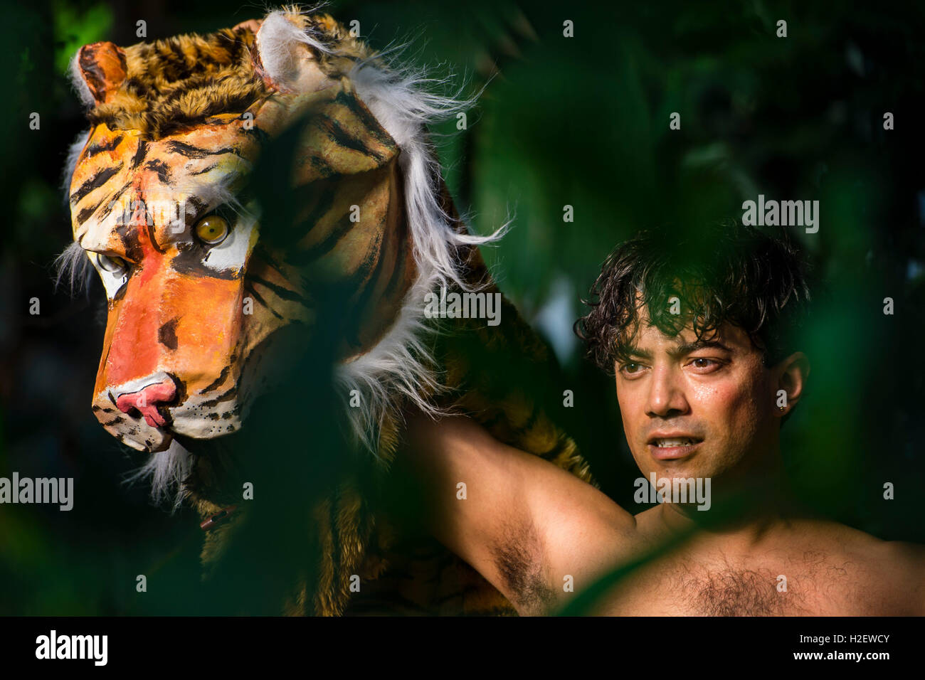 Berlin, Germany. 27th Sep, 2016. Actor Bikash Chatterjee plays Schir