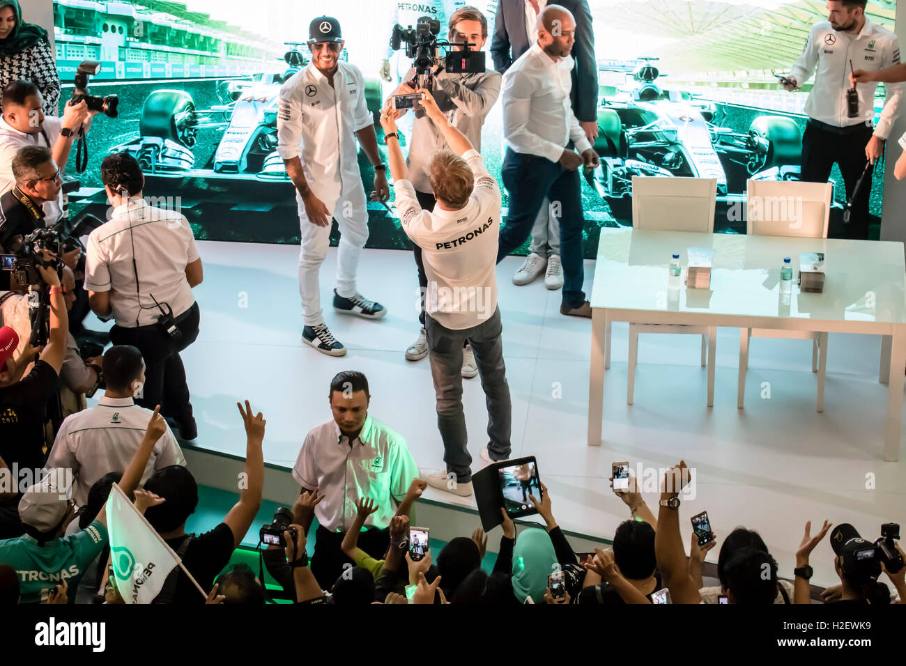 Kuala Lumpur, Malaysia. 27th Sept, 2016. Meet the Fans Session by Mercedes F1 drivers Lewis Hamilton and Nico Rosberg in Petronas KLCC shopping mall. Credit:  Danny Chan/Alamy Live News. Stock Photo