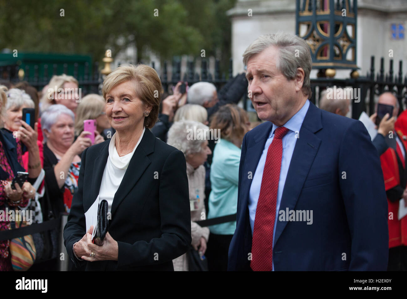 London, UK. 27th September, 2016. Sue Lawley leaves the celebratory memorial service for Sir Terry Wogan at Westminster Abbey. The service took place on the 50th anniversary of his first BBC radio broadcast. Credit:  Mark Kerrison/Alamy Live News Stock Photo