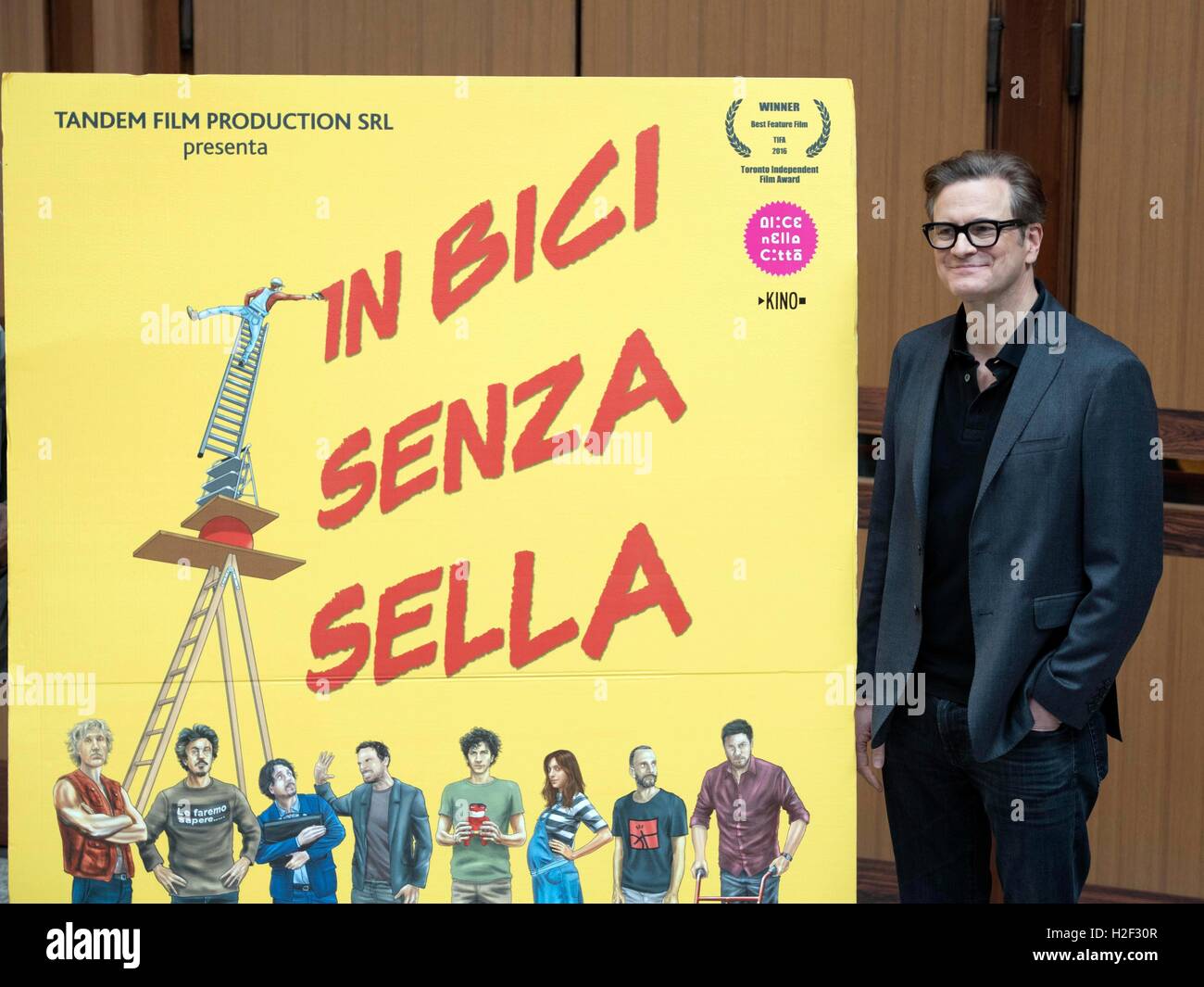 Italy, Rome, 27 October 2016 : British actor Colin Firth attends the photocall of the italian movie "In bici senza sella" (Driving a seatless bicycle) to support the young temporary workers at La Sapienza University of Rome    Photo Credit:  Fabio Mazzarella/Sintesi/Alamy Live News Stock Photo
