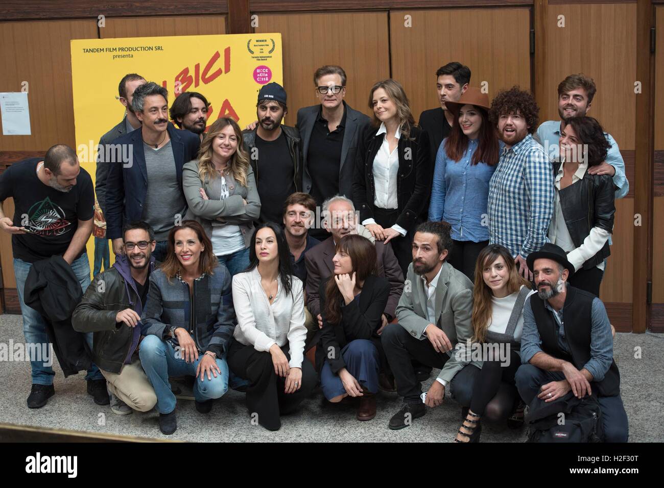 Italy, Rome, 27 October 2016 : British actor Colin Firth attends the photocall of the italian movie "In bici senza sella" (Driving a seatless bicycle) to support the young temporary workers at La Sapienza University of Rome    Photo Credit:  Fabio Mazzarella/Sintesi/Alamy Live News Stock Photo