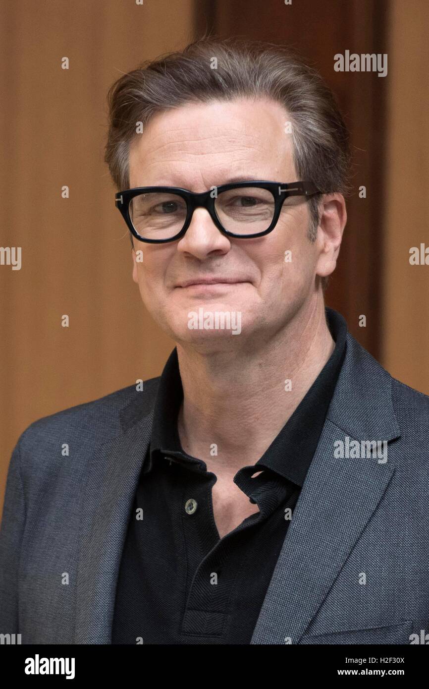 Italy, Rome, 27 October 2016 : British actor Colin Firth attends the photocall of the italian movie "In bici senza sella" (Driving a seatless bicycle) to support the young temporary workers at La Sapienza University of Rome Photo Credit: Fabio Mazzarella/Sintesi/Alamy Live News Stock Photo
