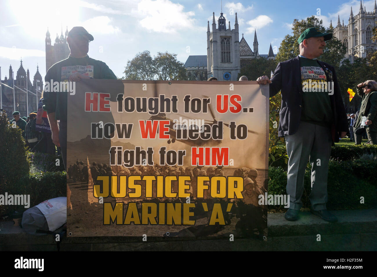 London, England,UK. 28th Oct 2016: Miliitary personnal assemble in Parliament Square in support of jailed Sgt Alexander Blackman who was convicted of murdering a Taliban fighter in 2013, London ,UK. Credit:  See Li/Alamy Live News Stock Photo