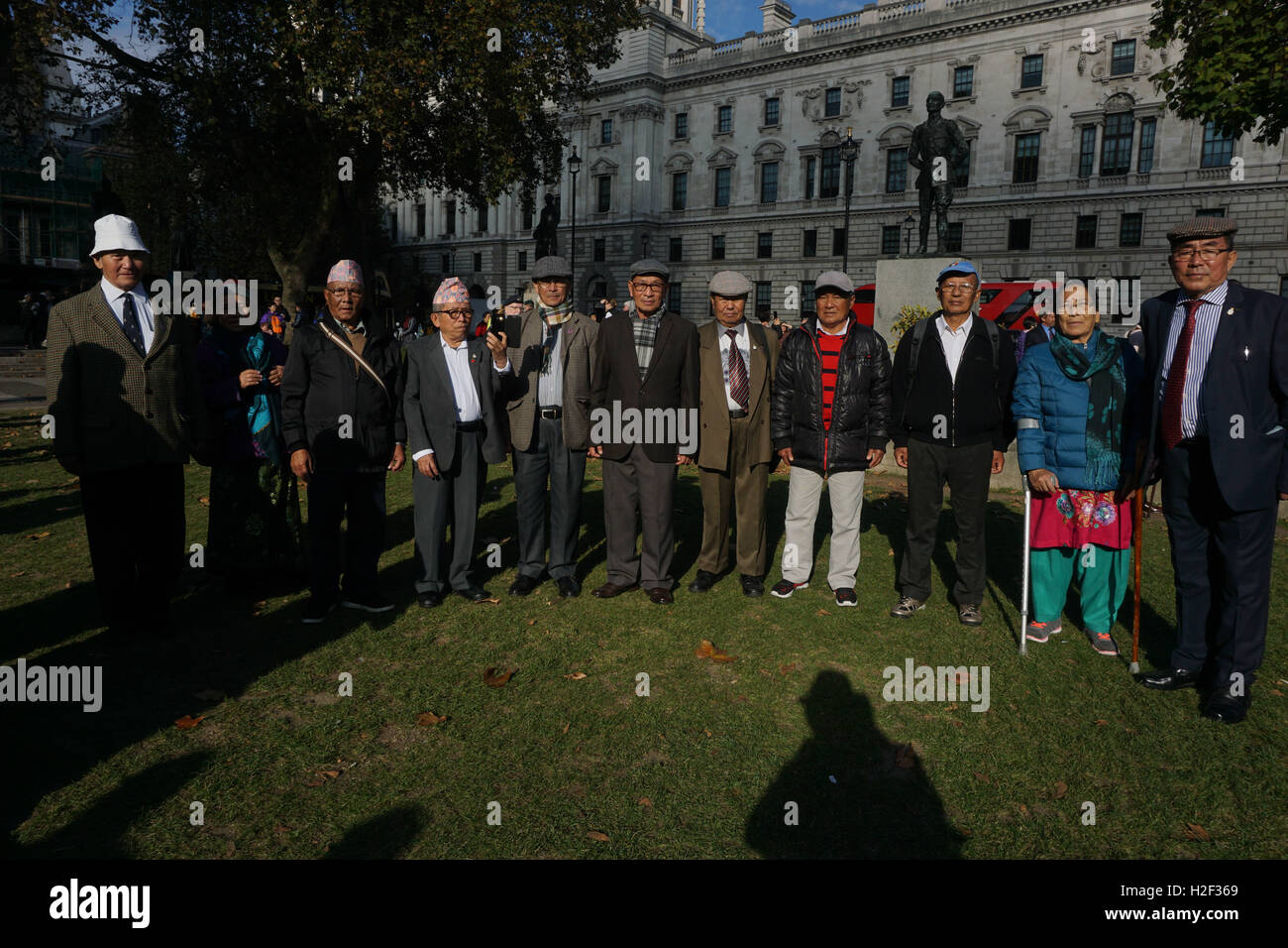 London, England,UK. 28th Oct 2016: Miliitary personnal assemble in Parliament Square in support of jailed Sgt Alexander Blackman who was convicted of murdering a Taliban fighter in 2013, London ,UK. Credit:  See Li/Alamy Live News Stock Photo