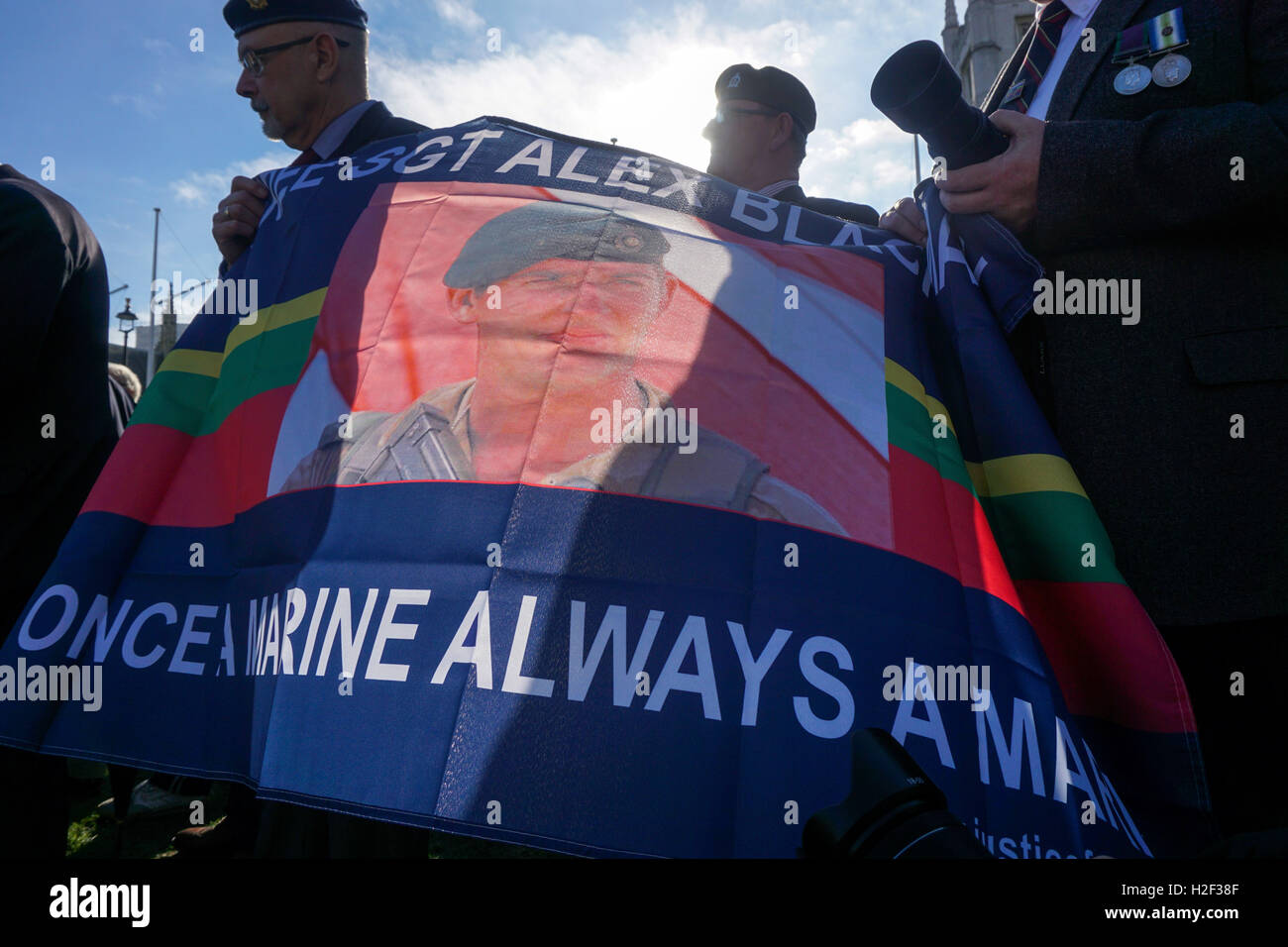 London, England,UK. 28th Oct 2016: Miliitary personnal assemble in Parliament Square in support of jailed Sgt Alexander Blackman who was convicted of murdering a Taliban fighter in 2013, London ,UK. Credit:  See Li/Alamy Live News Stock Photo