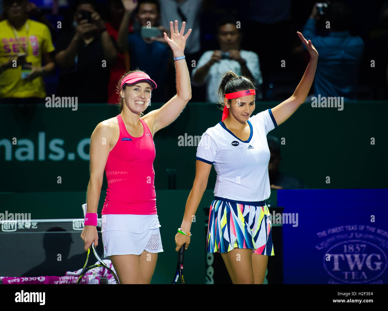 Singapore, Singapore. 28 October, 2016. Sania Mirza, Martina Hingis in action at the 2016 WTA Finals  Credit:  Jimmie48 Photography/Alamy Live News Stock Photo
