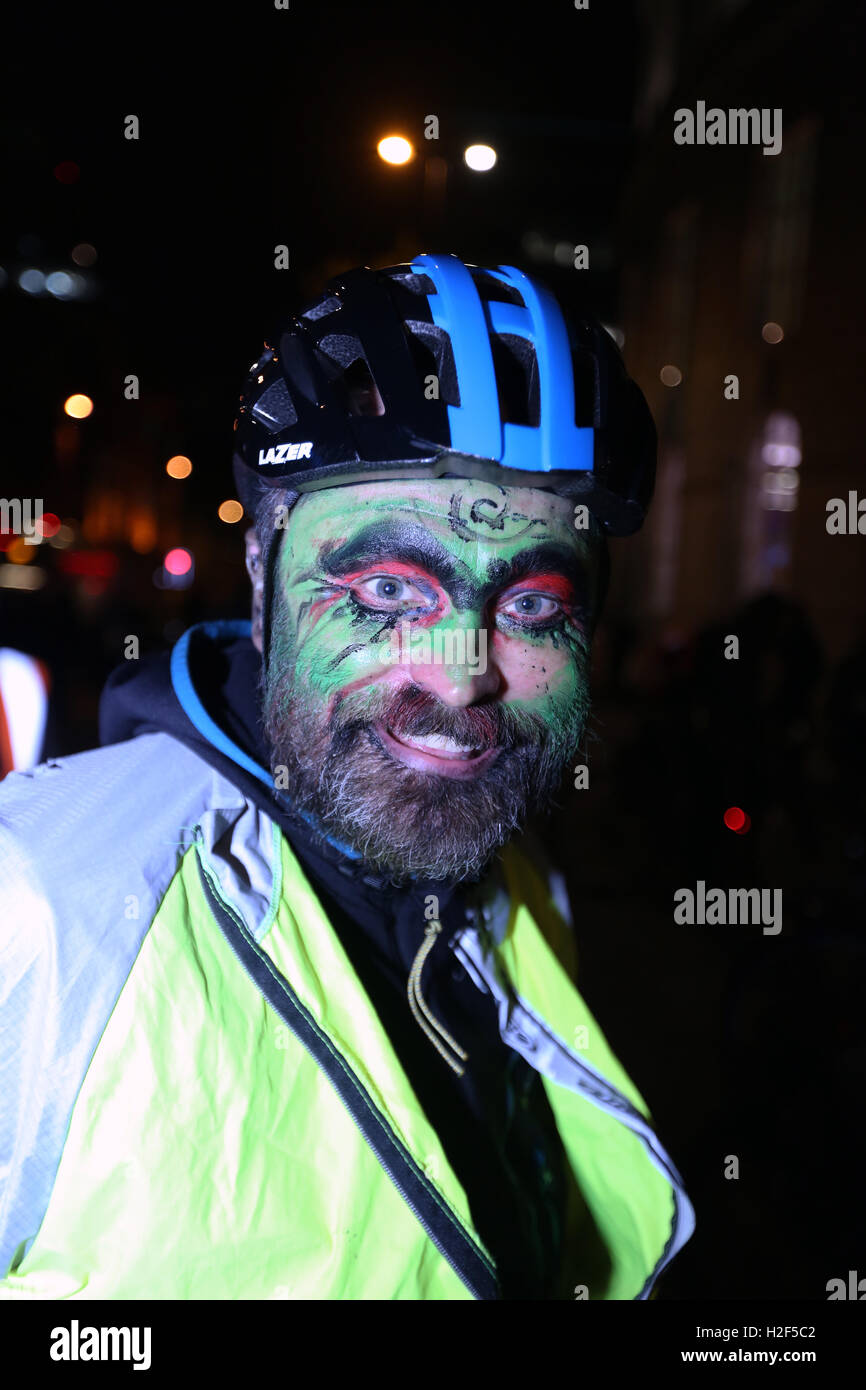 Group wearing wigs hires stock photography and images Alamy