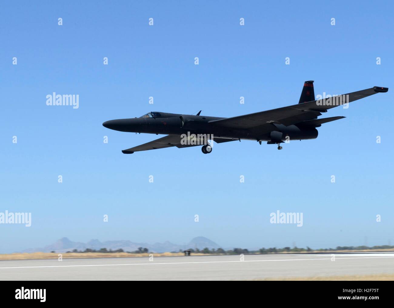 A U.S. Air Force U2 Dragon Lady aircraft prepared to land at the Beale