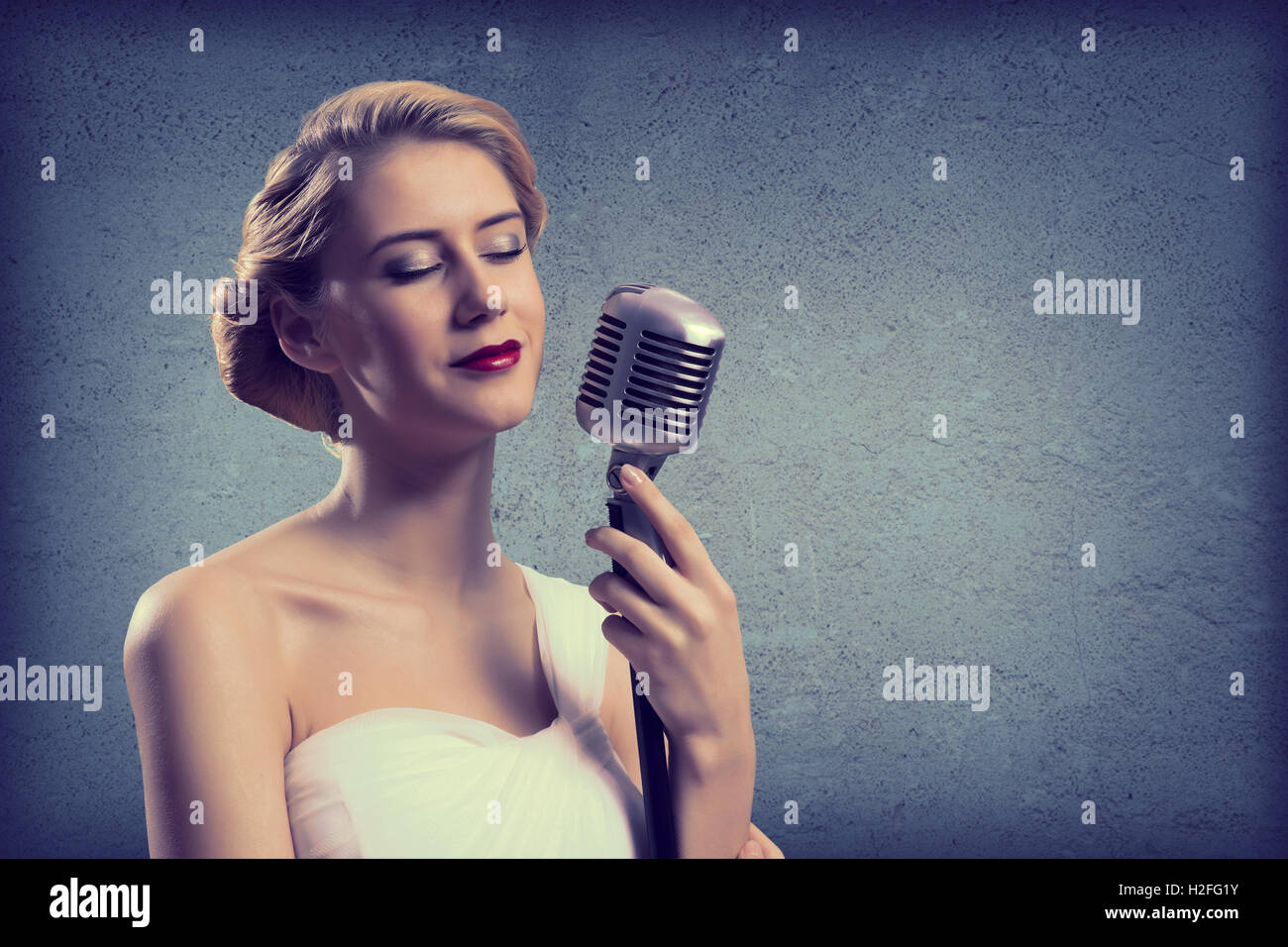 attractive female singer with microphone Stock Photo - Alamy