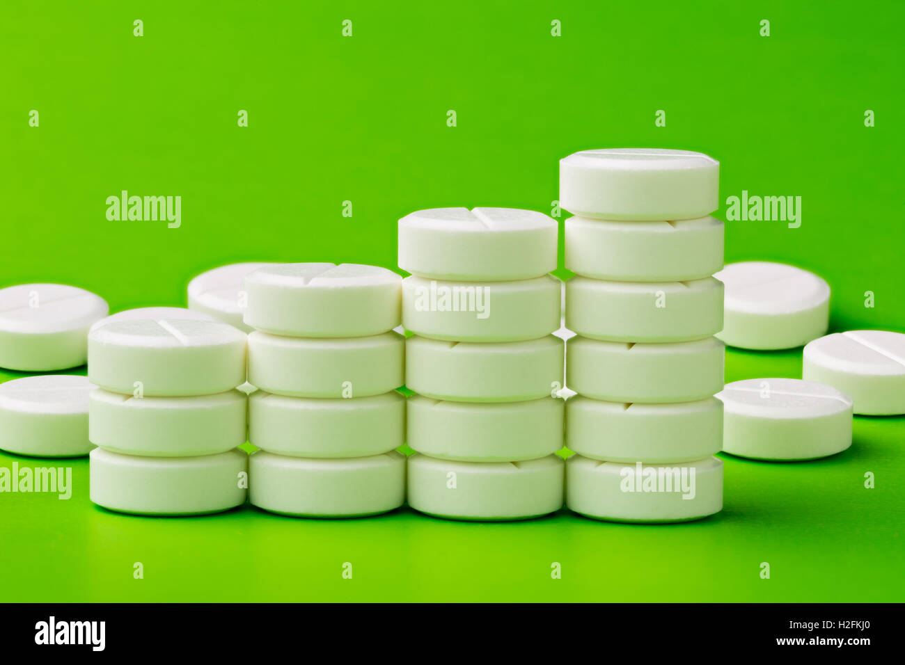 Chart from white round pills on green background Stock Photo