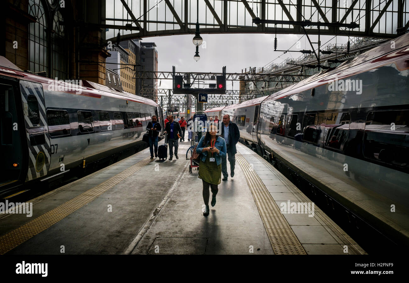 Virgin glasgow to london train hires stock photography and images Alamy