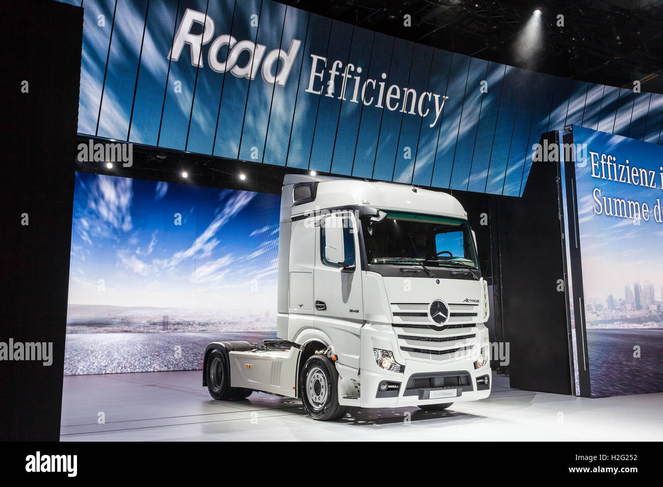 Truck mercedes benz hi-res stock photography and images - Page 2 - Alamy