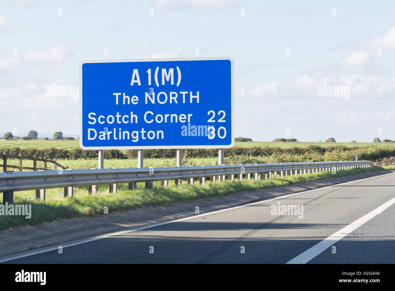 The North motorway sign on the A1(M) uk motorway Stock Photo