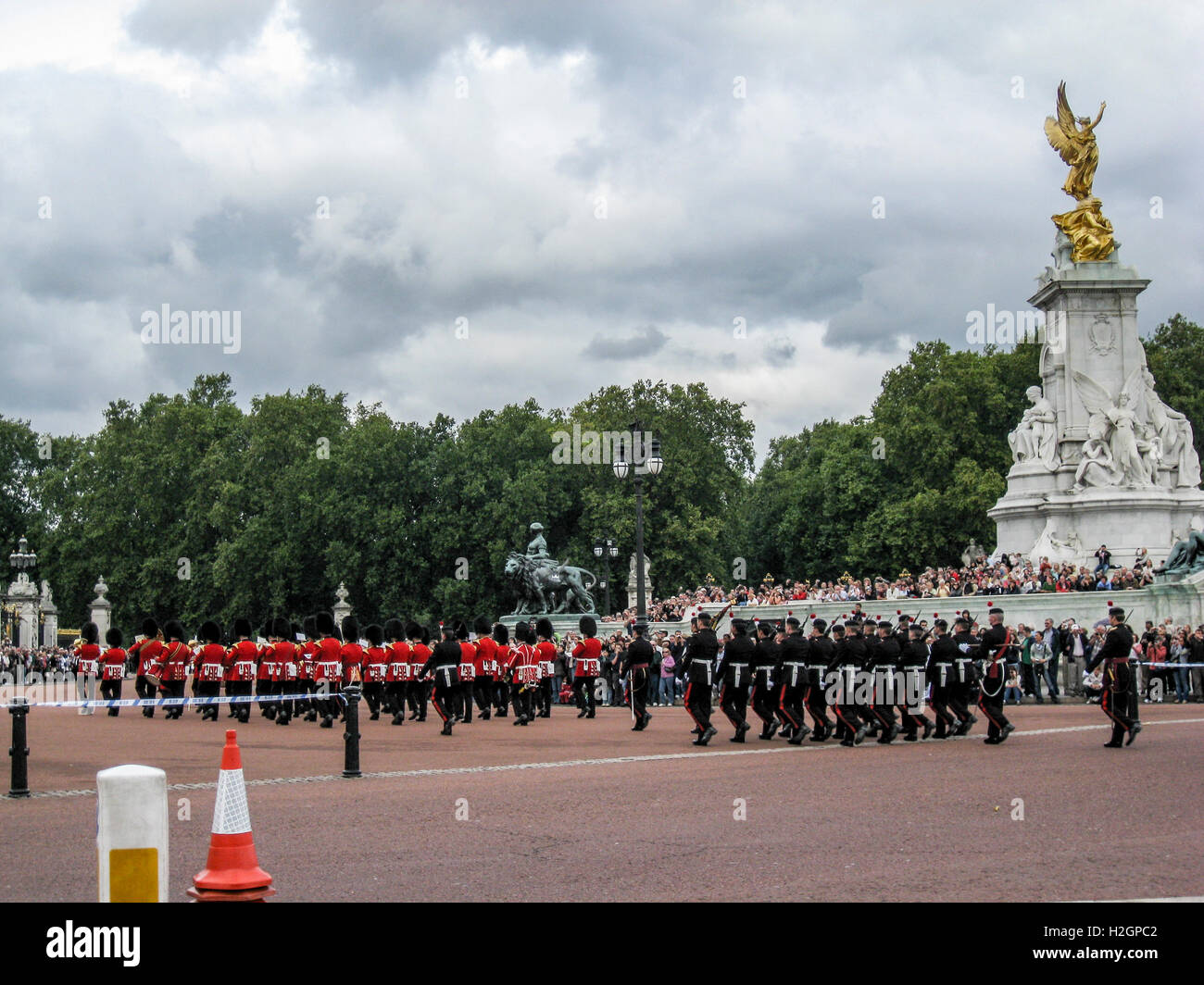 change of guards ceremony london