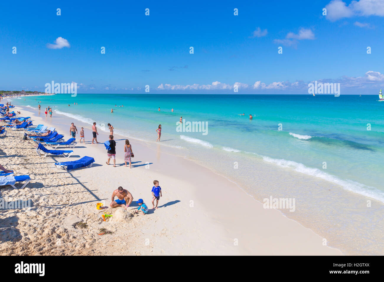 Tourists on the sandy beach with turquoise water, Hotel Melia Las Dunas,  island of Cayo Santa Maria, Caribbean, Cuba Stock Photo - Alamy