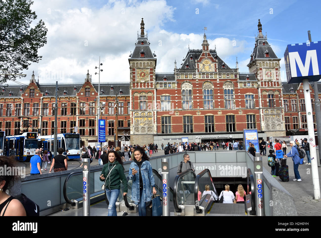 Amsterdam Centraal (Central) railway station. Designed by Pierre Cuypers and A L van Gendt 1889 Netherlands (Oosterdokskade) Stock Photo