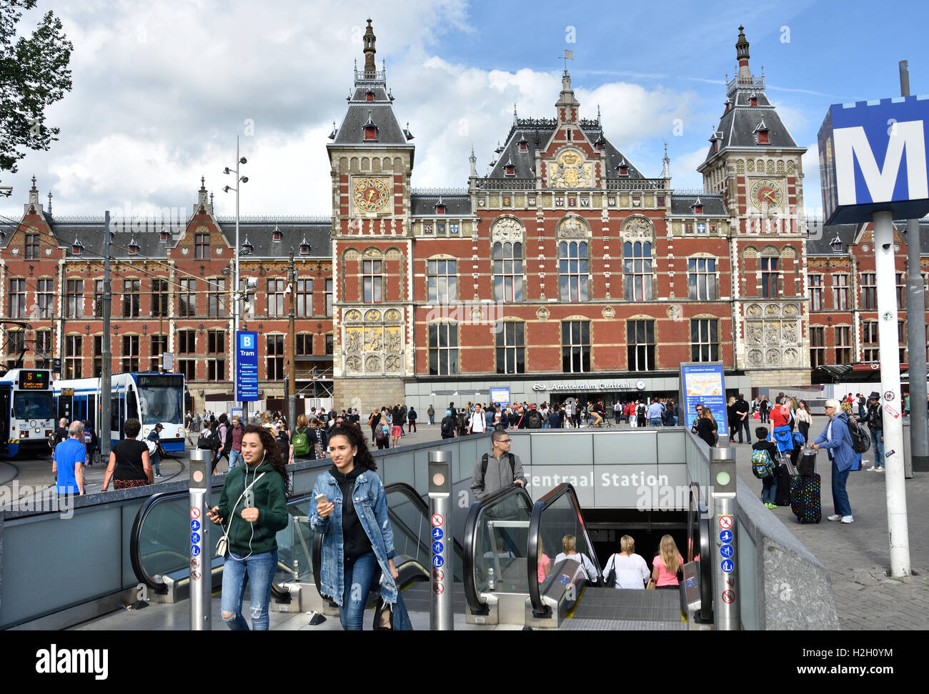 Amsterdam Centraal (Central) railway station. Designed by Pierre Cuypers and A L van Gendt 1889 Netherlands (Oosterdokskade) Stock Photo