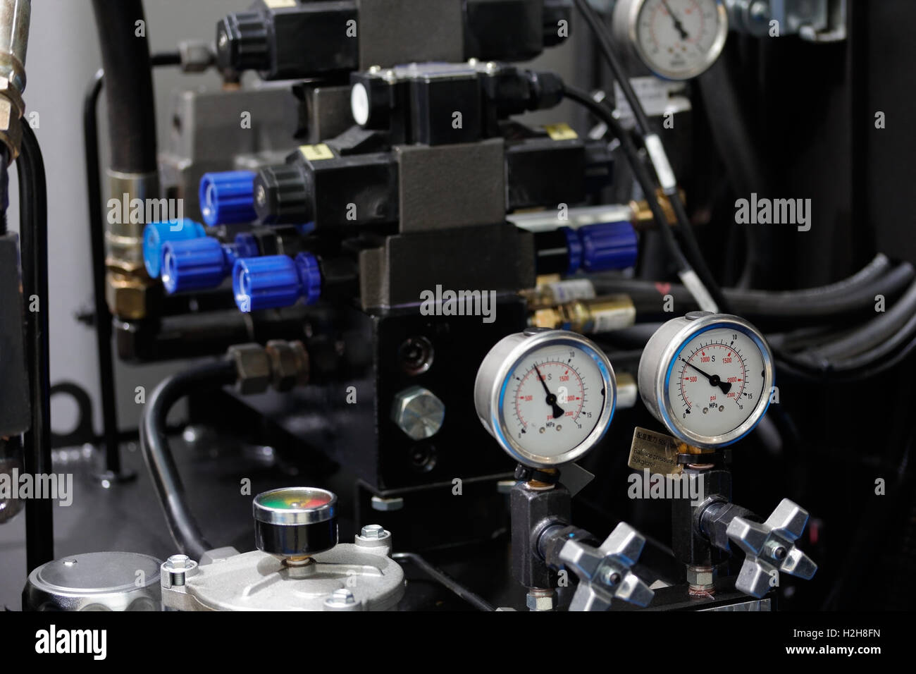 Hydraulic system of cnc machining center with gauges to control