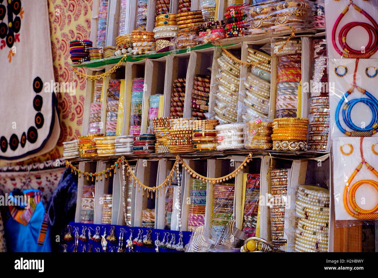 Bangle stall hires stock photography and images Alamy