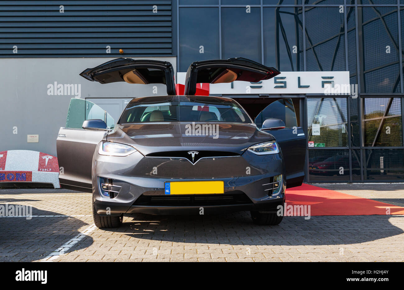 Tesla model x electric car hi-res stock photography and images - Page 4 -  Alamy