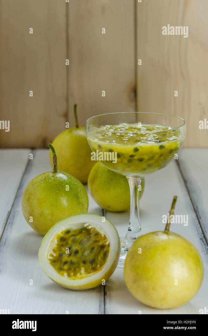 Passion fruit juice hi-res stock photography and images - Alamy