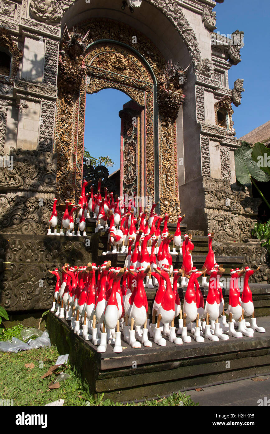 Indonesia, Bali, Ubud, Monkey Forest Road, Negara Gallery, ducks art installation on steps of traditional gate Stock Photo