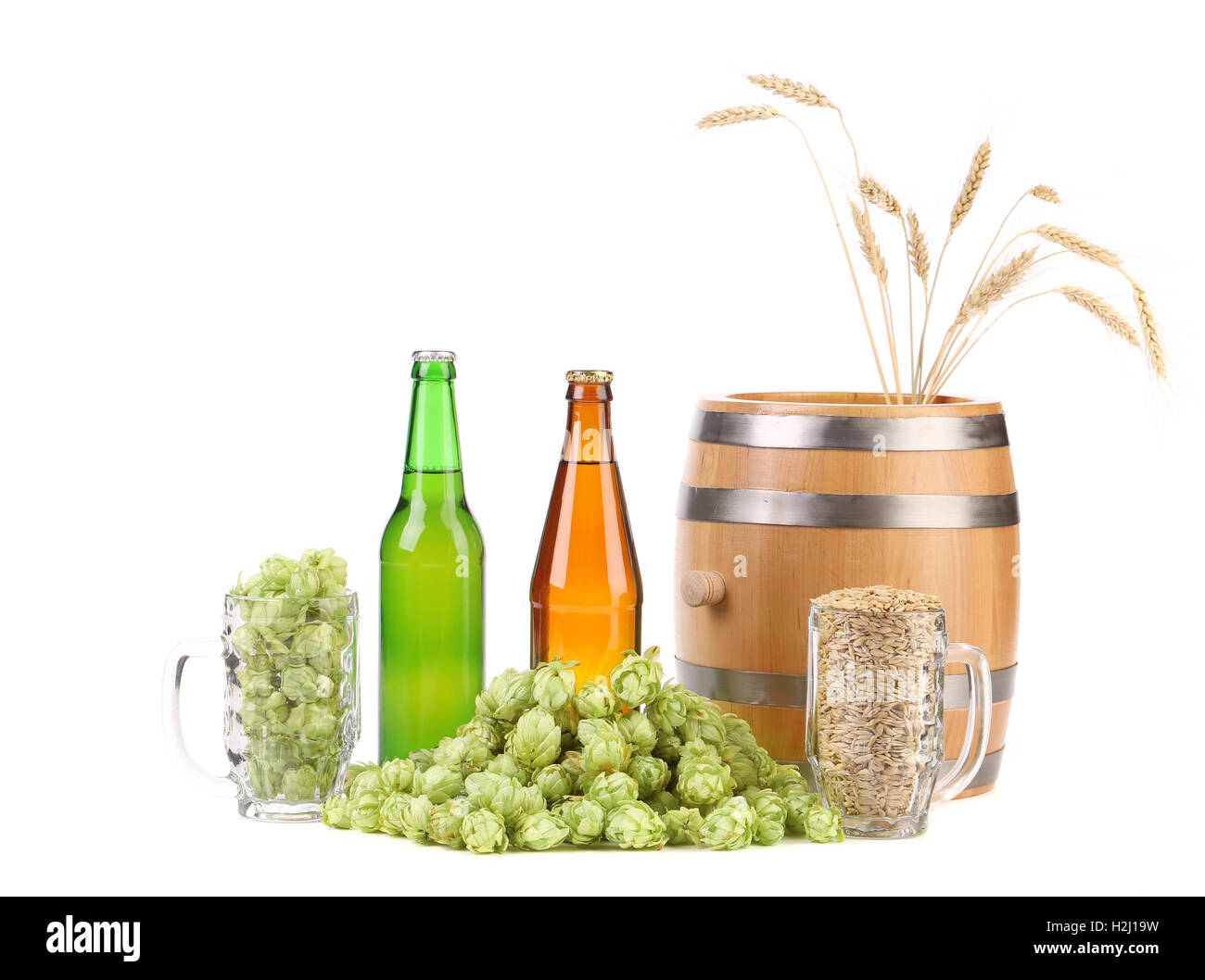 Barrel and bottles of beer with hop Stock Photo Alamy