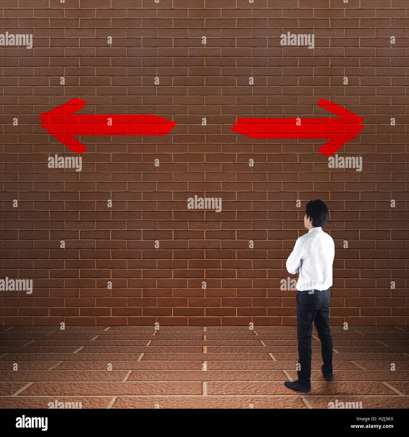 Question mark sign two way arrow hi-res stock photography and images ...