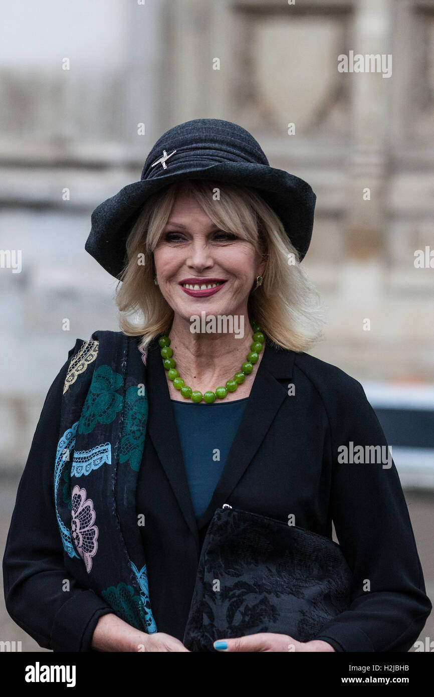 London, UK. 27th September, 2016. Joanna Lumley leaves the memorial service for Sir Terry Wogan at Westminster Abbey. Stock Photo