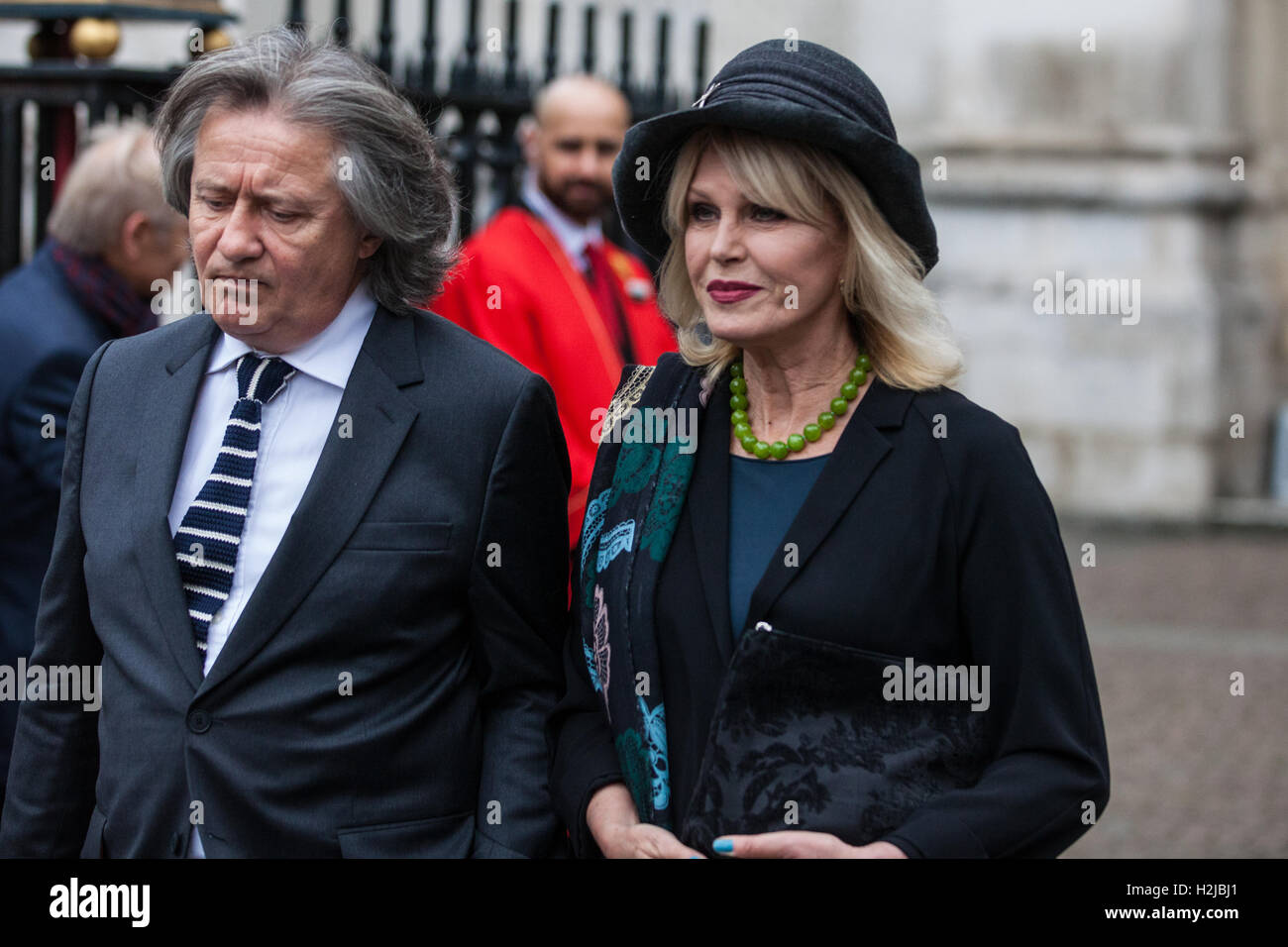 London, UK. 27th September, 2016. Joanna Lumley leaves the memorial service for Sir Terry Wogan at Westminster Abbey. Stock Photo