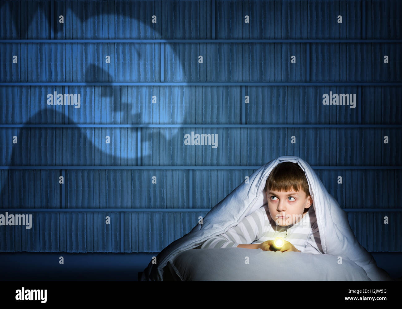 Under bed covers child scared hires stock photography and images Alamy