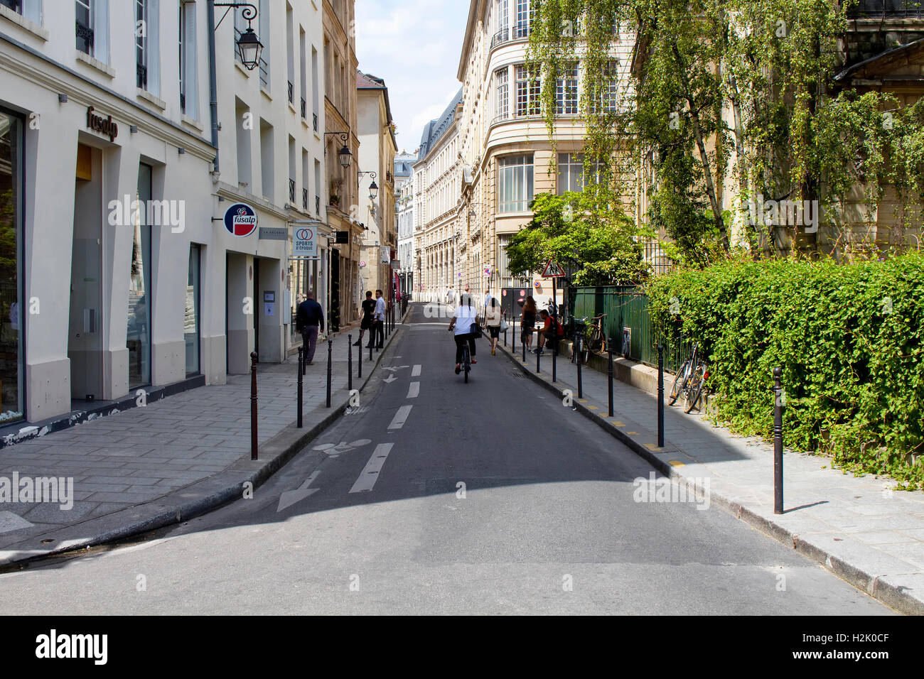 Parisian district of le marais hi-res stock photography and images - Alamy