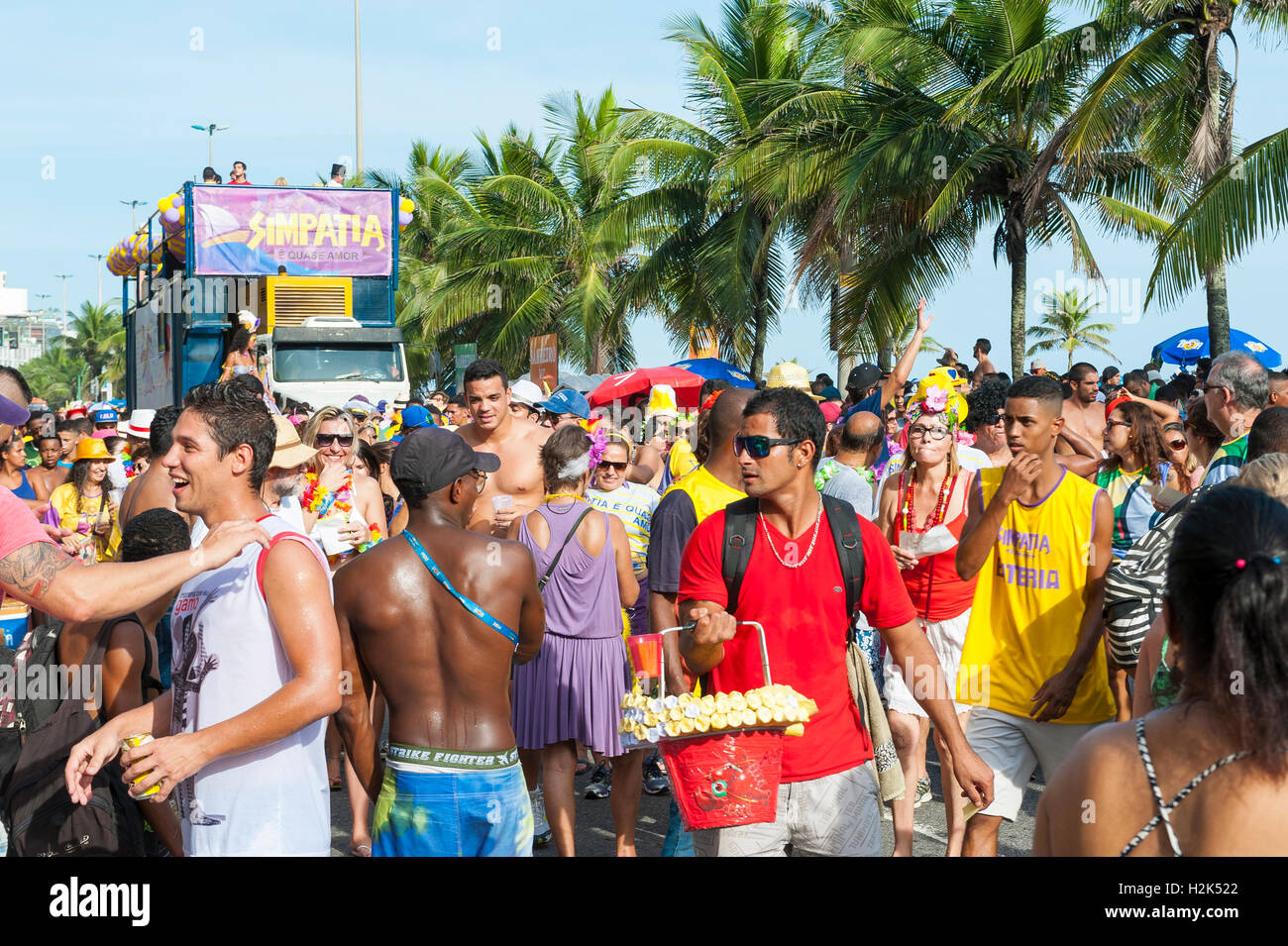 RIO DE JANEIRO - FEBRUARY 07, 2015: Brazilian vendors and carnivalgoers ...