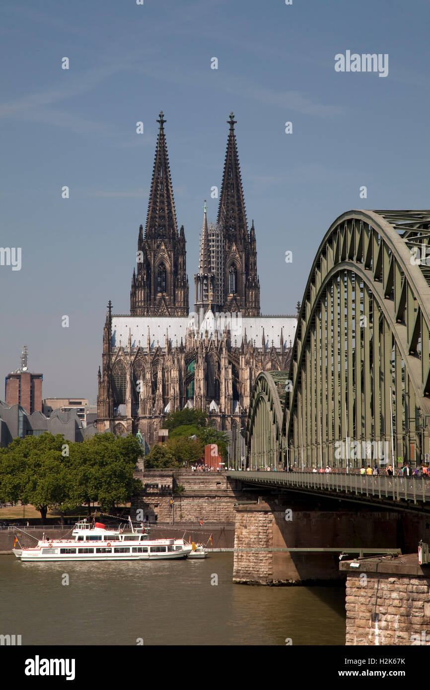 Cologne Cathedral and Hohenzollernbruecke, rail bridge, passenger ship on the Rhine, Cologne, North Rhine-Westphalia Stock Photo