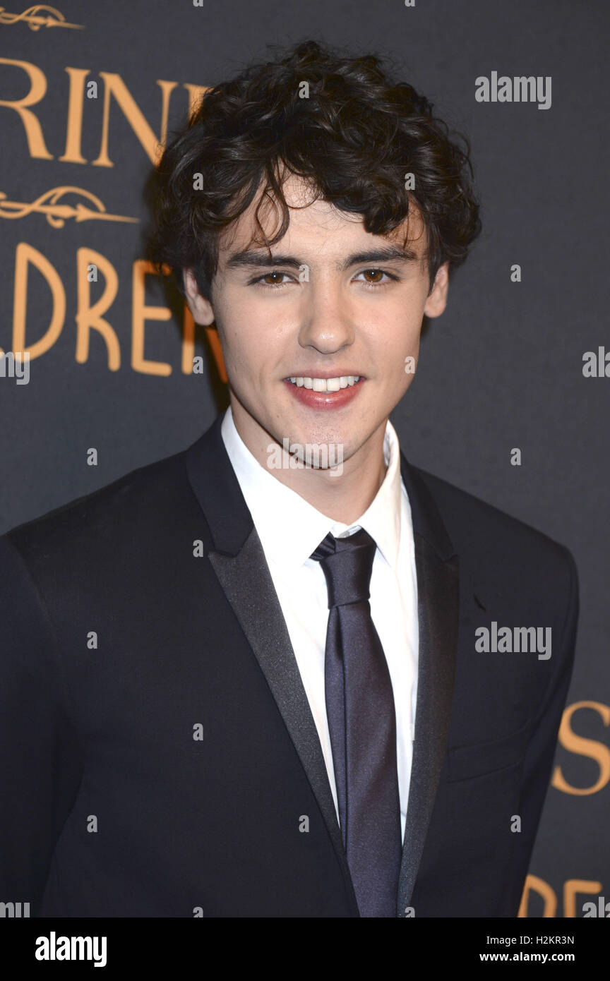 New York City. 26th Sep, 2016. Finlay MacMillan attends the 'Miss Peregrine's Home for Peculiar Children' New York premiere held at Saks Fifth Avenue on September 26, 2016 in New York City. | Verwendung weltweit/picture alliance © dpa/Alamy Live News Stock Photo