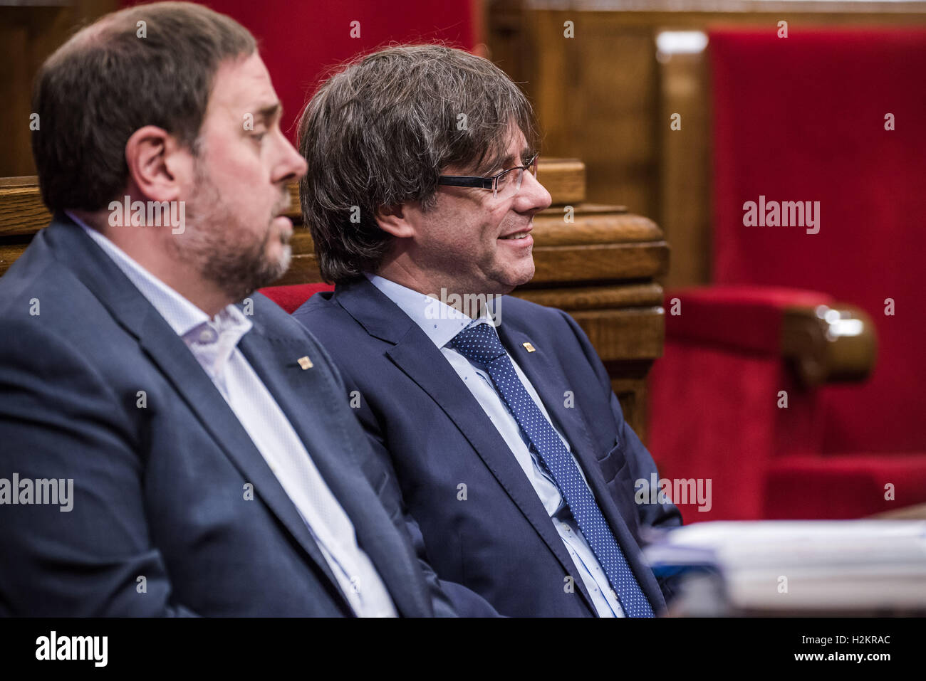 Barcelona, Catalonia, Spain. 29th Sep, 2016. ORIOL JUNQUERAS, Vice-President of the Catalan Government, and CARLES PUIGDEMONT, President of the Catalan Government, during the plenary session for a motion of confidence at the Catalan parliament Credit:  Matthias Oesterle/ZUMA Wire/Alamy Live News Stock Photo