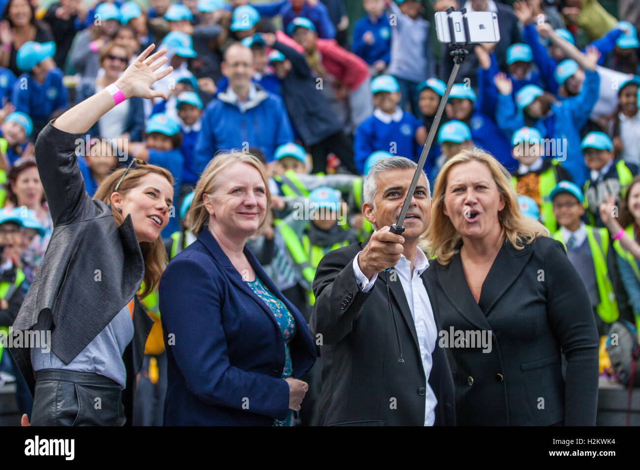 London, UK. 29th September, 2016. The Mayor of London, Sadiq Khan, takes a selfie with Darcey Bussell, Joanne McCartney (Deputy Mayor for Education), Yelena Baturina (founder of the Be Open Foundation) and hundreds of schoolchildren after launching the new London Curriculum for primary schools at the London Curriculum Festival at the Scoop. © Mark Kerrison/Alamy Live News Credit:  Mark Kerrison/Alamy Live News Stock Photo