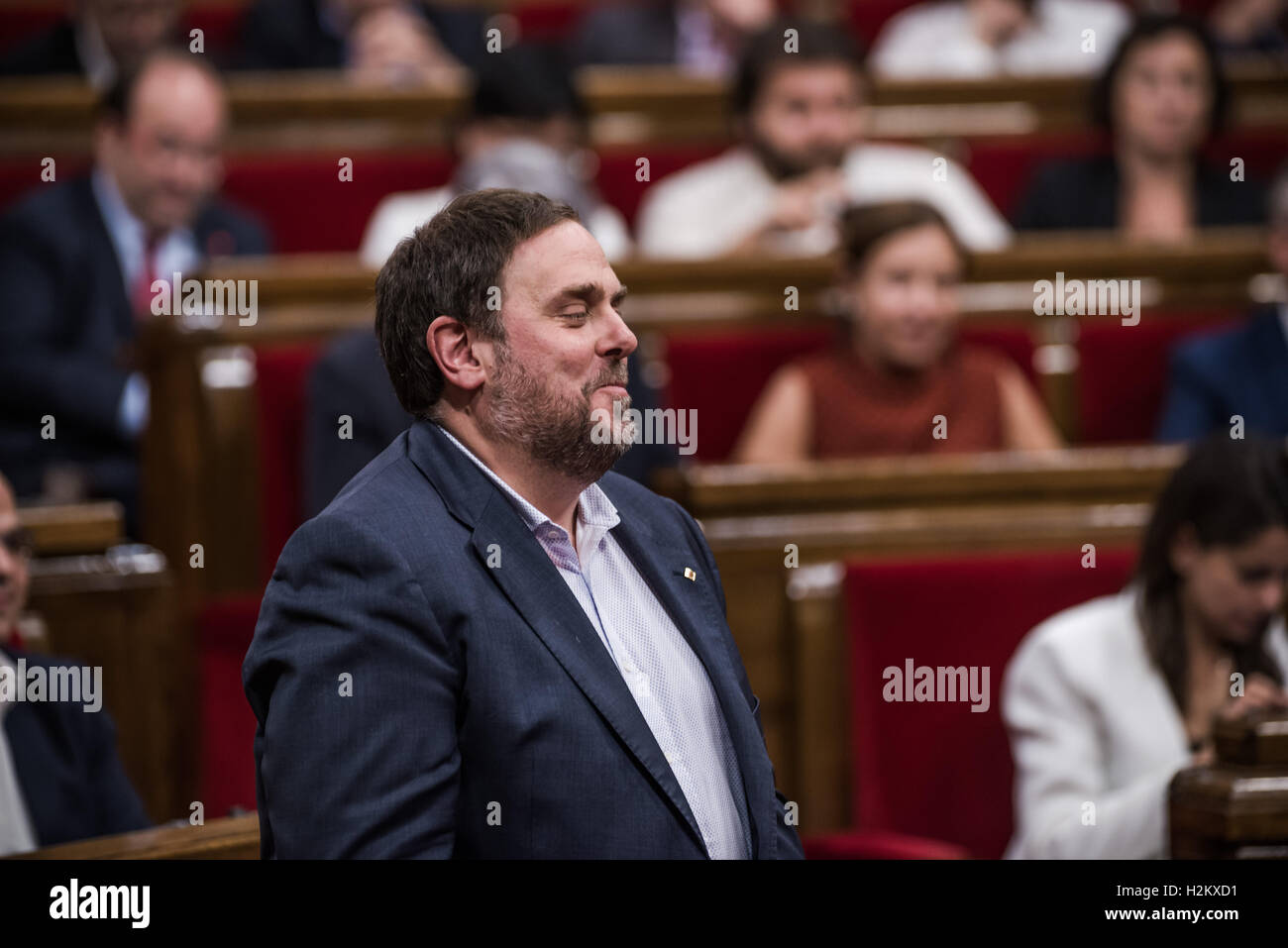 Barcelona, Catalonia, Spain. 29th Sep, 2016. ORIOL JUNQUERAS, Vice-President of the Catalan Government, votes 'yes' during the motion of confidence called by Catalan president Carles Puigdemont Credit:  Matthias Oesterle/ZUMA Wire/Alamy Live News Stock Photo
