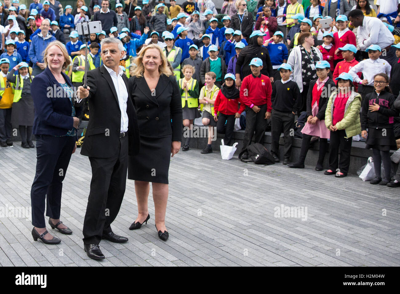 London, UK. 29th Sep, 2016. The Mayor of London, Sadiq Khan, takes a selfie with Darcey Bussell, Joanne McCartney (Deputy Mayor for Education), Yelena Baturina (founder of the Be Open Foundation) and hundreds of schoolchildren after launching the new London Curriculum for primary schools at the London Curriculum Festival at the Scoop. Credit:  Mark Kerrison/Alamy Live News Stock Photo