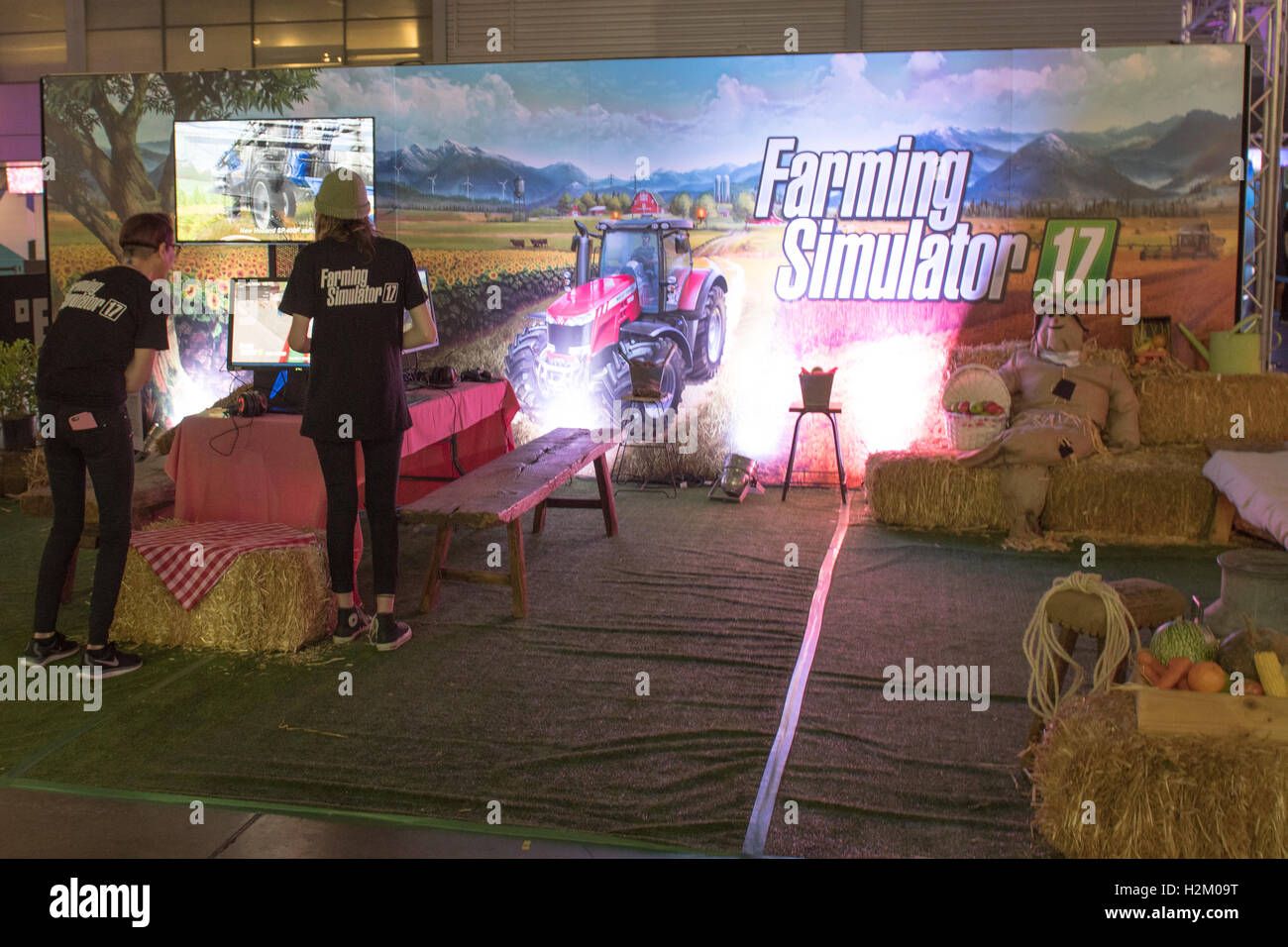 Farming simulator hi-res stock photography and images - Alamy